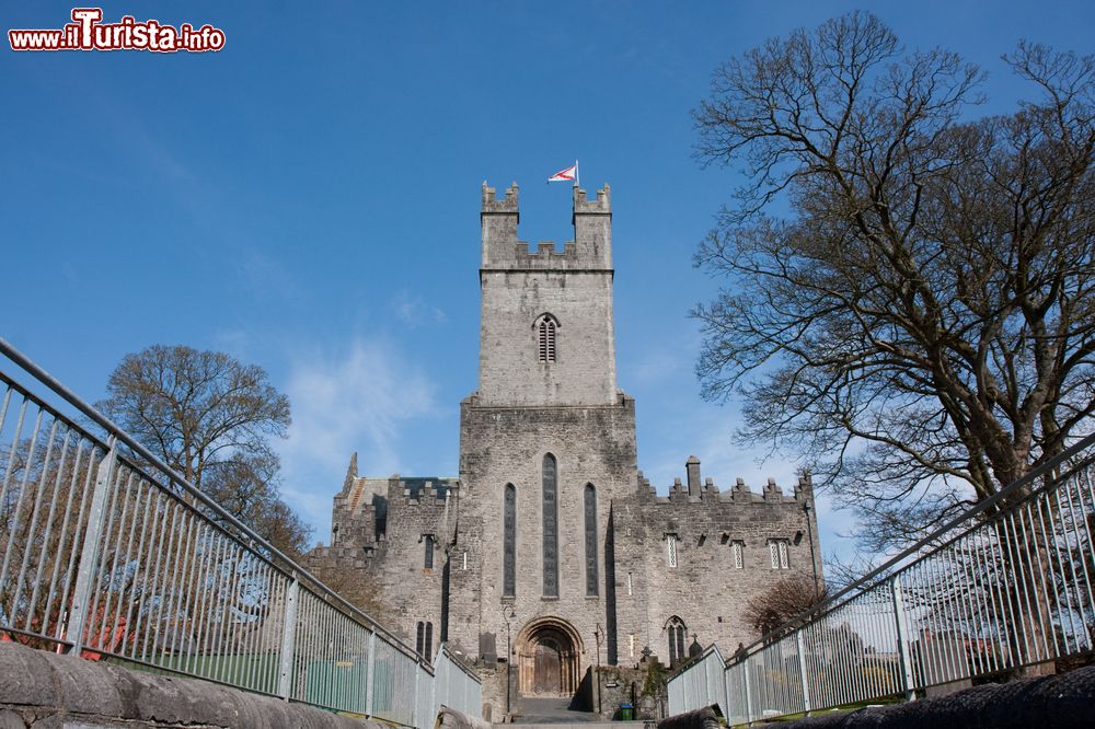 Immagine Cattedrale di Santa Maria a Limerick, Irlanda. A fare edificare questo austero edificio religioso fu Donat O'Brien.