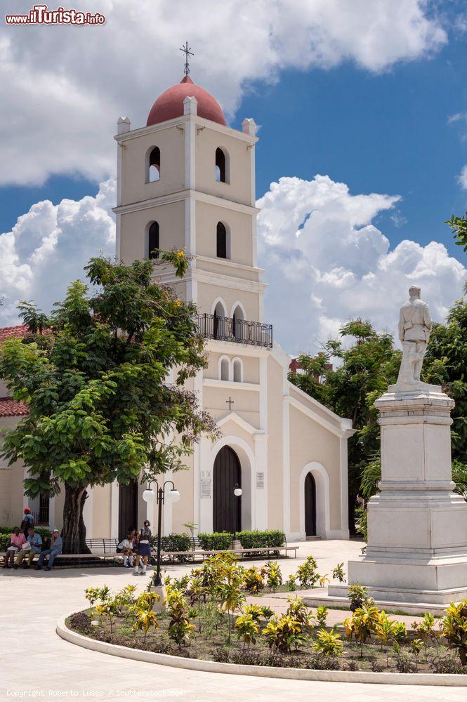 Immagine La cattedrale di Santa Catalina de Riccis nel centro storico di Guantánamo. La chiesa fu costruita nel 1863 - © Roberto Lusso / Shutterstock.com