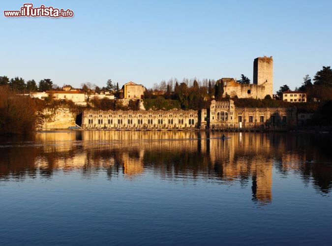 Immagine La Centrale idroelettrica Taccani, sulle rive dell'Adda  - la Centrale Idroelettrica Taccani, imponente edificio industriale in stile liberty, è la meta ideale, insieme al vicino villaggio operaio di Crespi d'Adda, per una gita fuori porta all'insegna della storia del territorio lombardo e dell'imprenditoria che ha influenzato in modo decisivo il novecento di questa zona. - © gualtiero boffi / Shutterstock.com