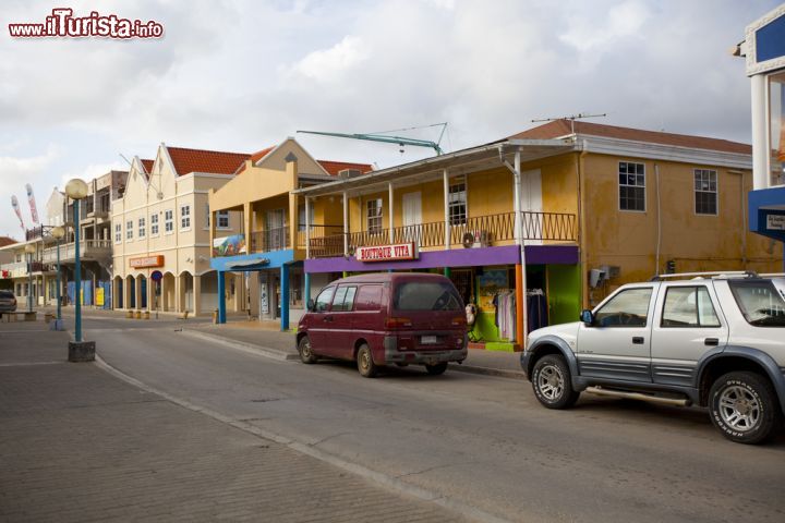 Immagine Centro di Kralendijk, la capitale di  Bonaire - © V Devolder / Shutterstock.com