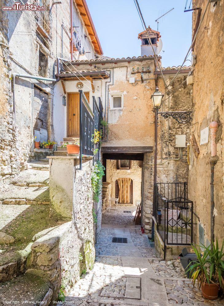 Immagine Centro storico di Poggio Moiano, Rieti (Lazio): la prima volta che questa località viene menzionata in un documento ufficiale è il 1083  - © Stefano_Valeri / Shutterstock.com