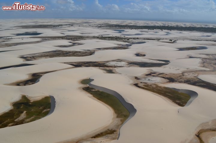 Immagine Fotografia dal Cessna in volo sui Lençois Maranhenses, il Parco Nazionale nello stato brasiliano del Maranhao.