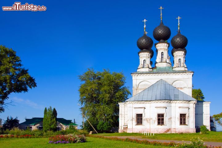Immagine Uno dei tanti edifici religiosi di fede ortodossa russa che si trovano nella città di Kostroma -  © elen_studio / Shutterstock.com