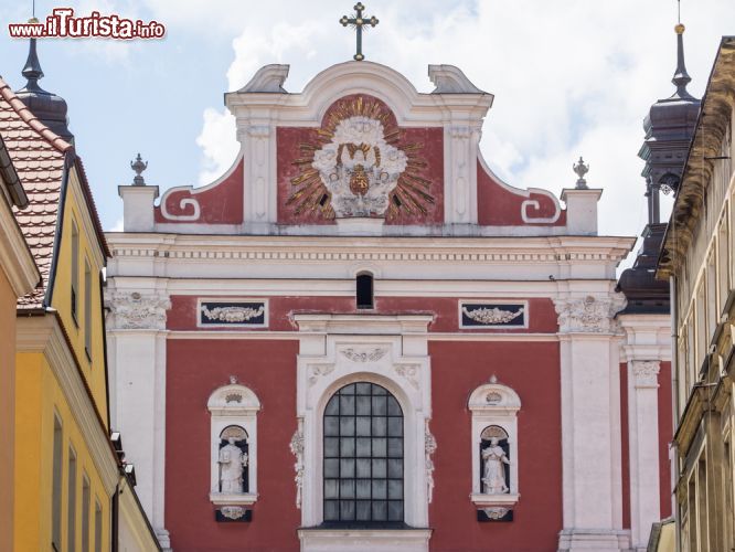 Immagine Chiesa barocca a Poznan, Polonia - E' situata all'incrocio fra Golebia Street e Swietoslawska la bella chiesa parrocchiale di Fara © Mariusz S. Jurgielewicz / Shutterstock.com