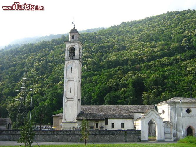 Immagine Chiesa cimiteriale di San Martino a Morbegno in Valtellina - © BARA1994 - CC BY-SA 3.0 - Wikipedia