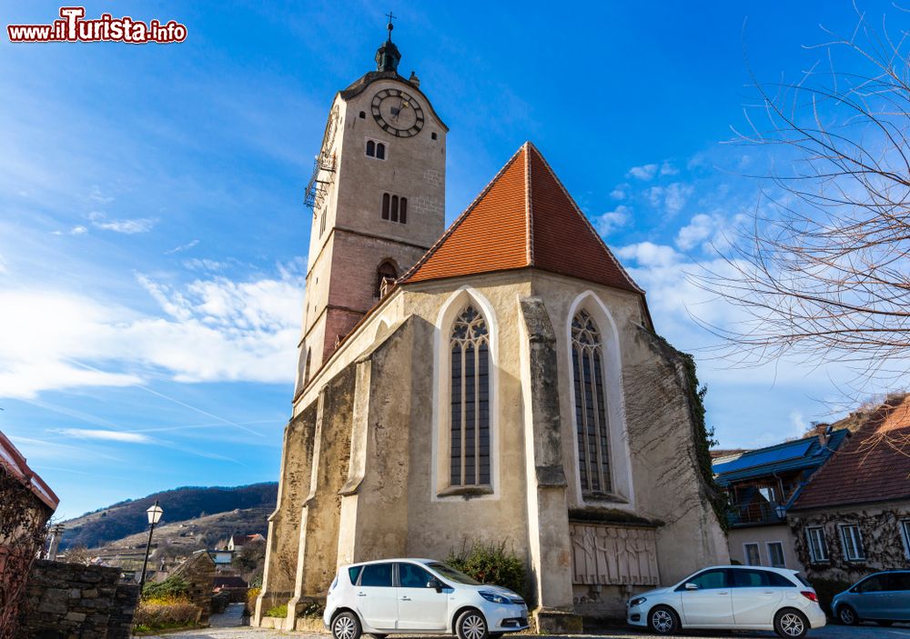 Immagine Chiesa con torre campanaria a Stein an der Donau, distretto di  Krems (Austria).