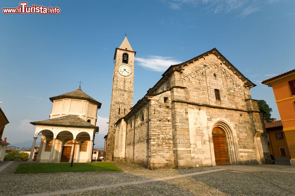 Immagine La chiesa dei Santi Gervasio e Protasio a Baveno, Piemonte. Costruita attorno all'XI° secolo, venne consacrata dal vescovo Amidano nel luglio 1345.