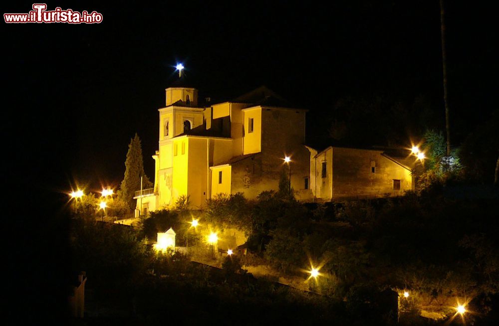 Immagine La Chiesa del SS. Salvatore a Baronissi fotografata di notte - © Sabrina - Flickr, CC BY 2.0, Wikipedia