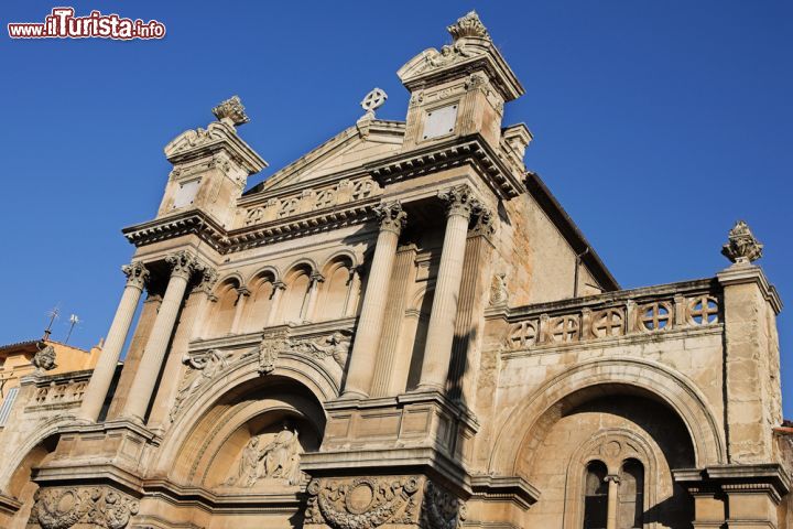 Immagine Chiesa della Madeleine ad Aix-en-Provence, Francia - Particolare dell'eglise de la Madeleine, imponente edificio religioso del 17° secolo che conserva al suo interno numerosi dipinti religiosi © Sean Nel / Shutterstock.com