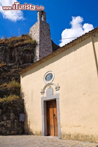 Immagine La chiesa della Madonna della Rocca, centro storico del borgo di Satriano di Lucania - © Mi.Ti.  / Shutterstock.com