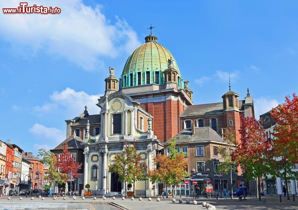 Immagine La Chiesa di Saint-Christophe in centro a Charleroi, Vallonia, Belgio - © skyfish / Shutterstock.com