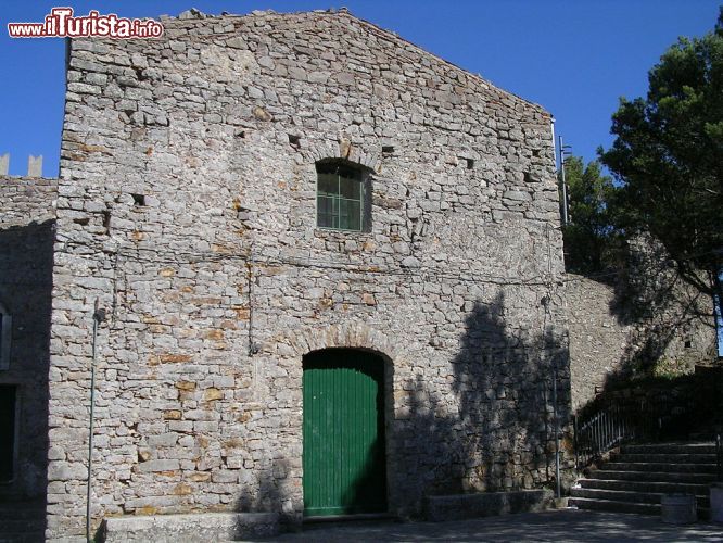 Immagine La chiesa di San Giacomo a Geraci Siculo ospita diverse opere d'arte sacra di alto valore storico.