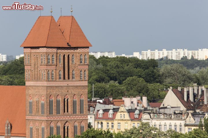 Immagine Chiesa di San Giacomo a Torun, Polonia. Fra i principali luoghi di attrazione della città, la chiesa dedicata a San Giacomo è in stile gotico e ospita al suo interno bellissimi affreschi - © Curioso / Shutterstock.com