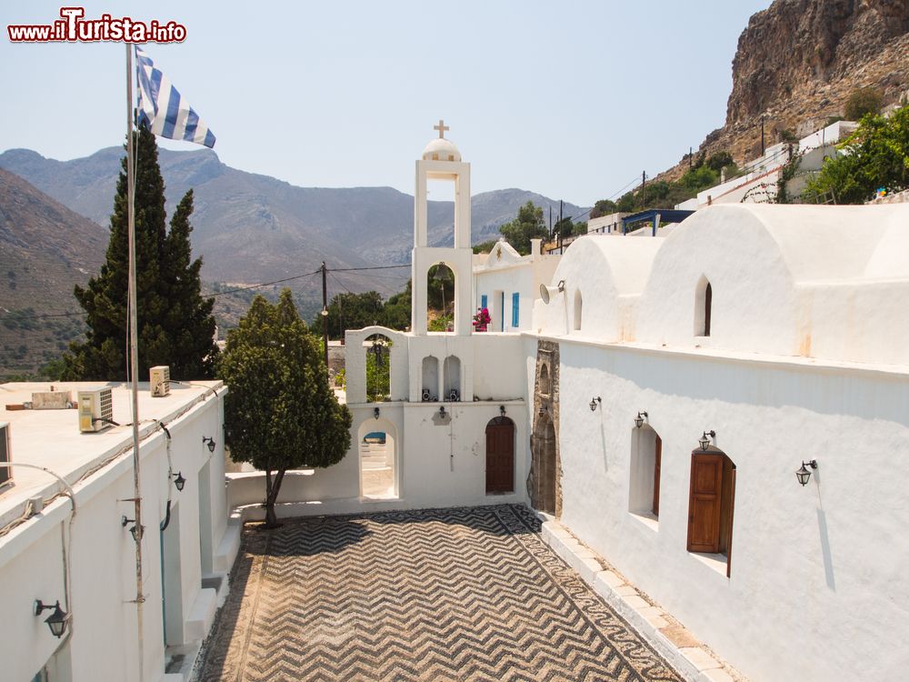 Immagine La chiesa di San Michele Arcangelo a Megalo Horio, isola di Tilos, Grecia.