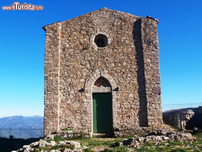 Immagine La chiesa di Sant'Anna al Castello fu costruita su commissione di Francesco I Ventimiglia a Geraci Siculo (Palermo).