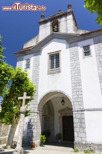 Immagine Una chiesa di Sintra. Il Portogallo è un paese a maggioranza cattolica e ovunque è possibile visitare le tante chiese sparse nel suo territorio - foto © Mikadun / Shutterstock.com