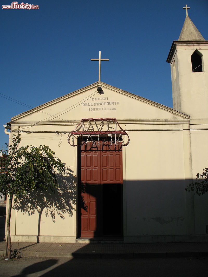 Immagine Chiesa e campanile dell'Immacolata a San Ferdinando, Calabria.