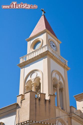 Immagine Il campanile della Chiesa Stella Maris a Manfredonia - © Mi.Ti. / Shutterstock.com