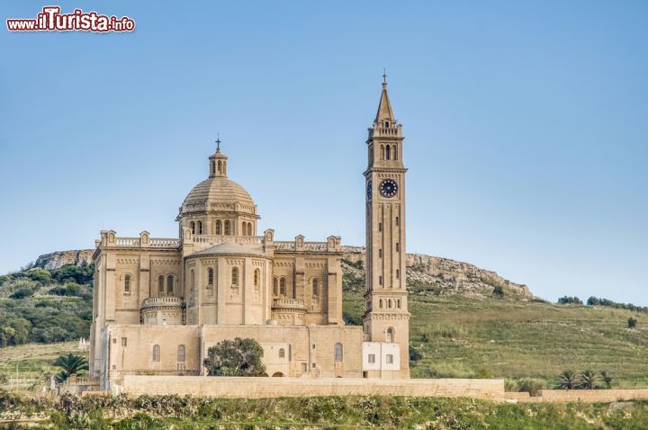 Immagine Santuario Mariano di Ta Pinu nei dintorni di Gharb, isola di Gozo (Malta) - © Anibal Trejo / Shutterstock.com