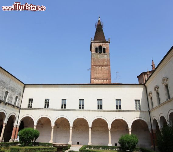 Immagine Chiostro dei Secolari a San Benedetto Po, in provincia di Mantova (Lombardia) - © Adriano Castelli / Shutterstock.com