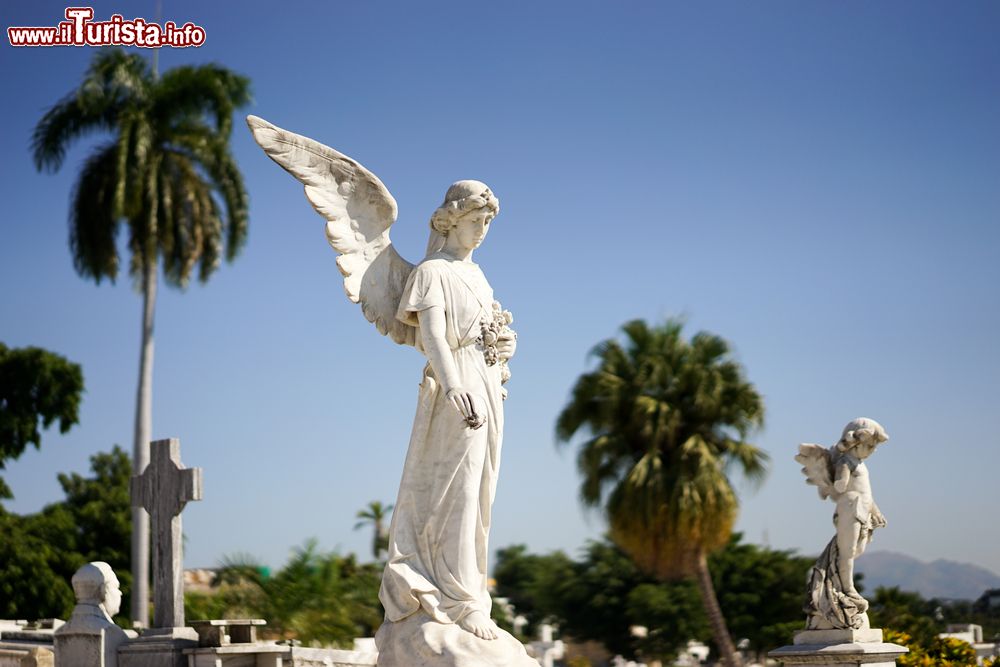 Immagine Il cimitero di Santa Ifigenia a Santiago de Cuba è il secondo più importante del paese dopo la Necròpolis Cristòbal Colòn dell'Avana. Da dicembre 2016 ospita le spoglie di Fidel Castro.