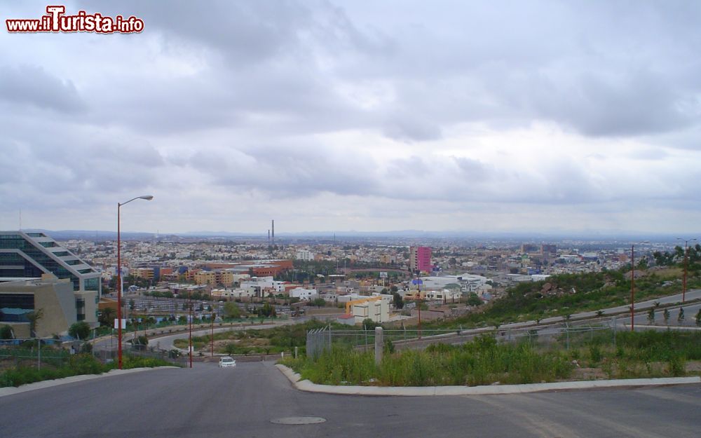 Immagine La città di San Luis Potosí, in Messico, conta circa 850.000 abitanti, ma nella sua area metropolitana vivono oltre 1.200.000 persone. - © Tempere, Pubblico dominio, Wikimedia Commons