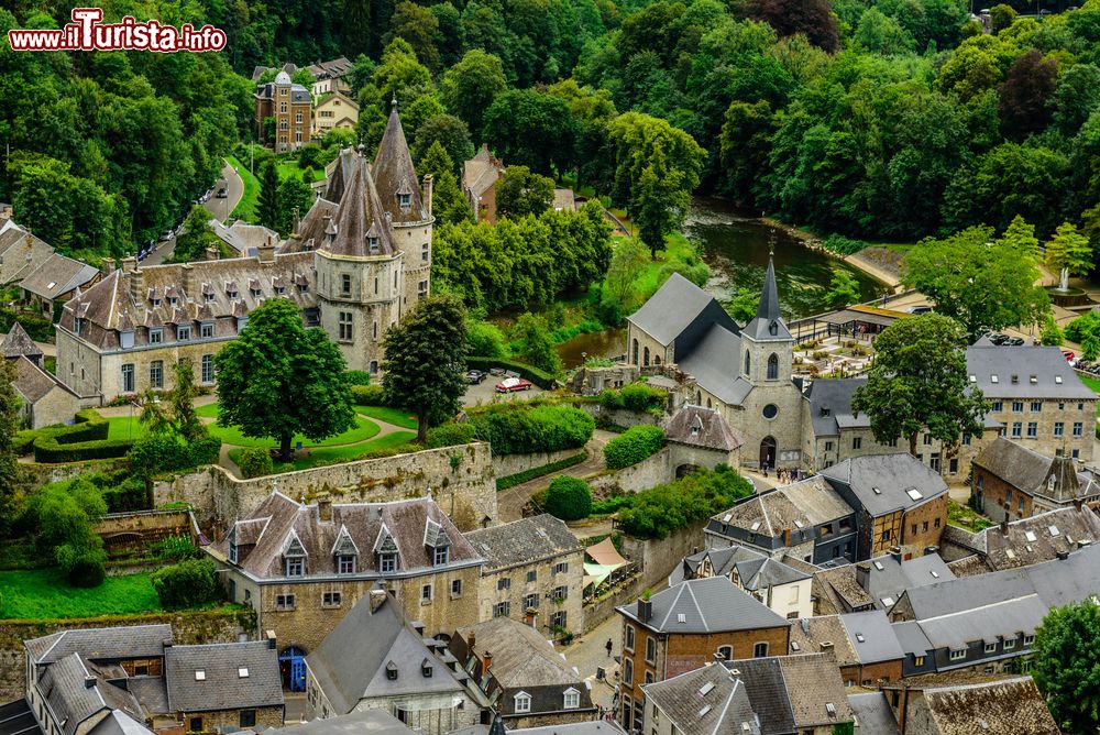 Immagine Un'immagine panoramica della cittadina di Durbuy, nella regione della Vallonia, in Belgio  - © Shutterstock.com