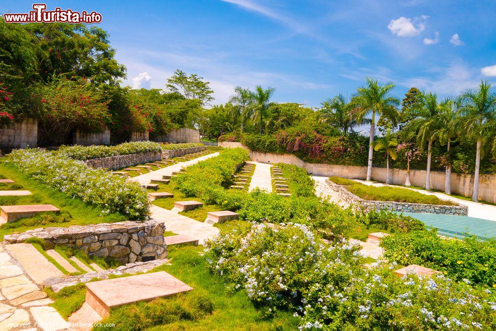 Immagine Una parte del complesso del Memoriale di Che Guevara a Santa Clara (Cuba), dove il guerrrigliero argentino è seploto assieme ai suoi compagni - © Fotos593 / Shutterstock.com