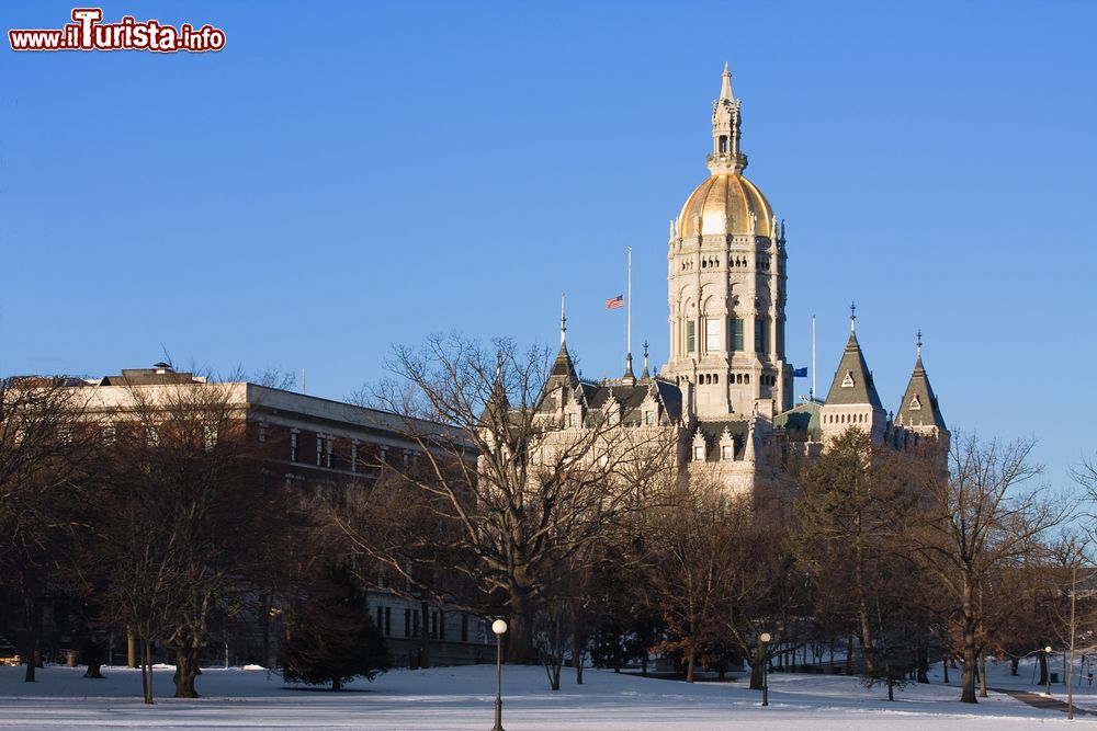 Immagine Il Connecticut State Capitol di Hartford, USA. Si trova a nord di Capitol Avenue e a sud del Bushnell Park.