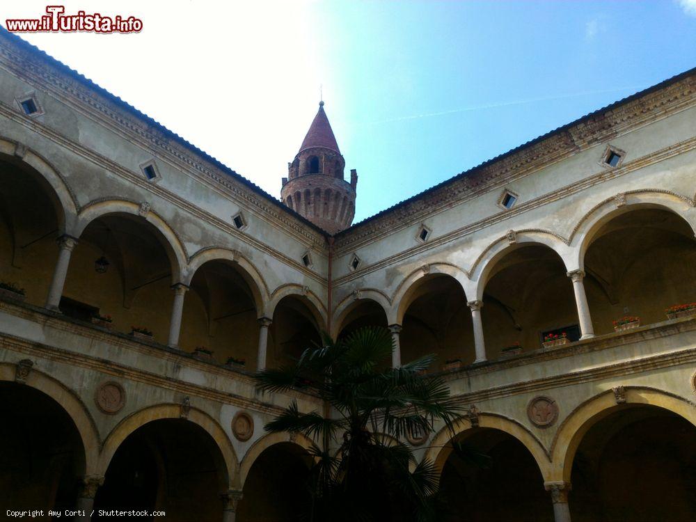 Immagine Coorte interna del Cstello di Rivalta a Gazzola, Emilia-Romagna - © Amy Corti / Shutterstock.com