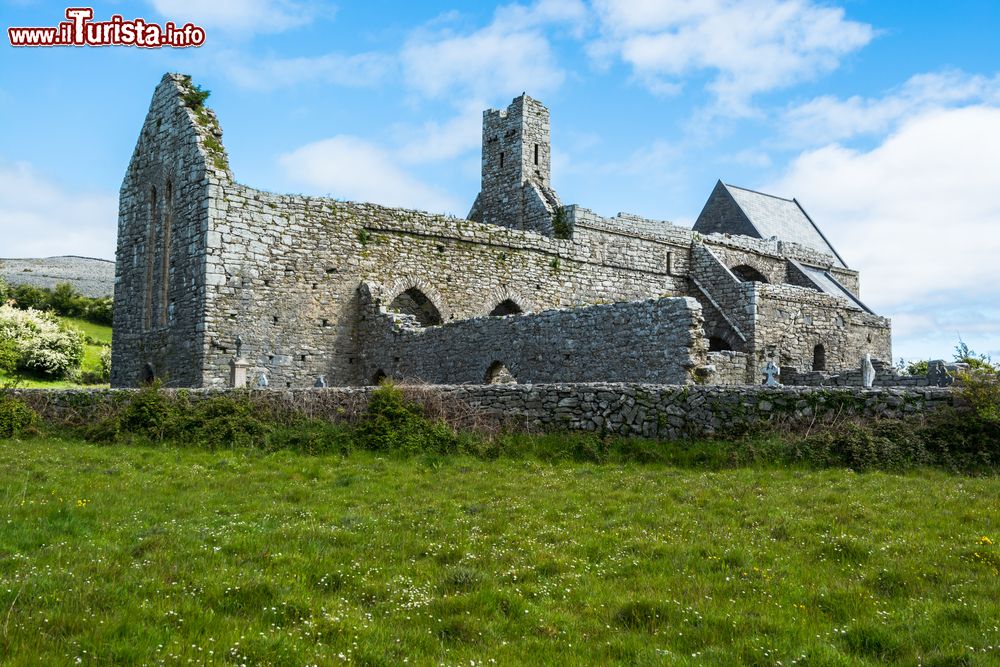 Immagine Corcomroe Abbey le rovine di un monastero cistercense a nord di Burren in Irlanda