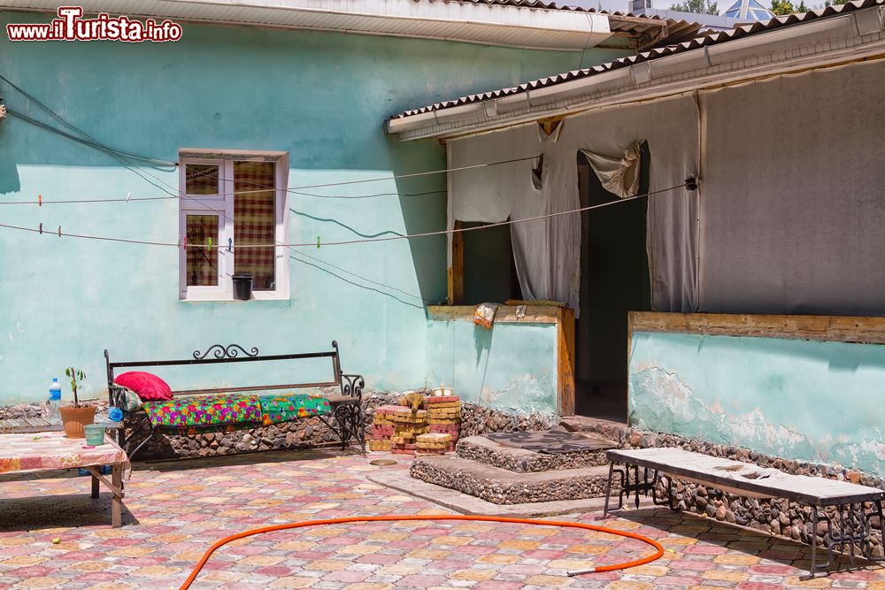 Immagine Cortile interno al Museo degli Strumenti Musicali di Dushanbe, Tagikistan.