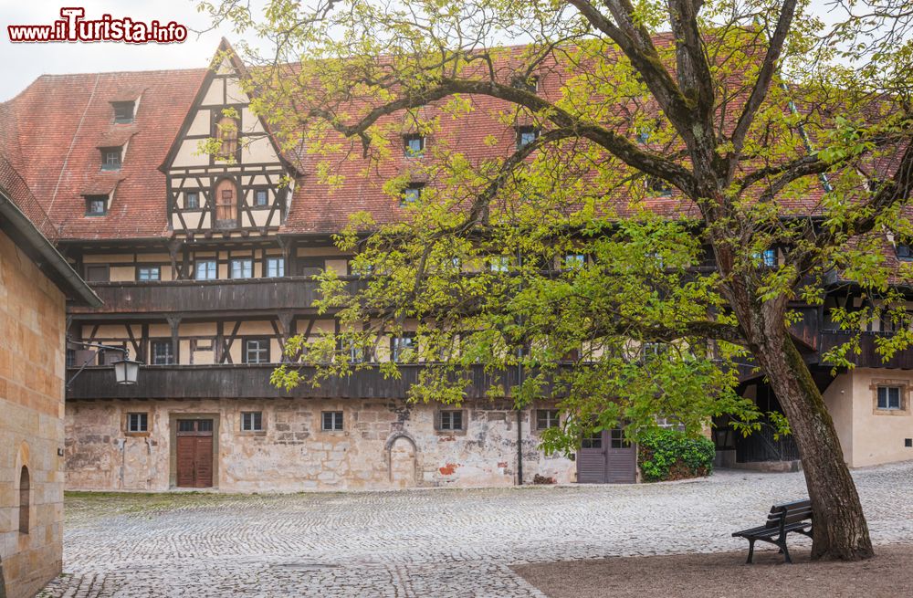 Immagine Cortile interno dell'Alte Hofhaltung a Bamberga, Germania. Questa citatdina è una delle principali destinazioni turistiche della nazione.