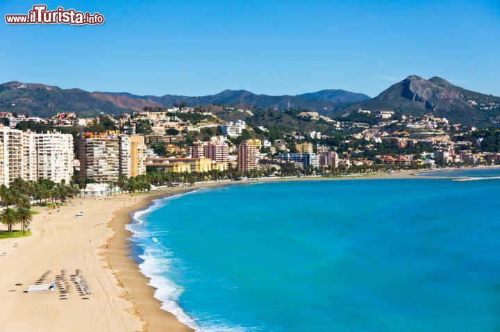 Immagine La costa di Malaga è una delle mete preferite dai vacanzieri di tutta Europa durante i mesi estivi. Siamo in Costa del Sol, in Andalusia - foto © Narcis Parfenti / Shutterstock