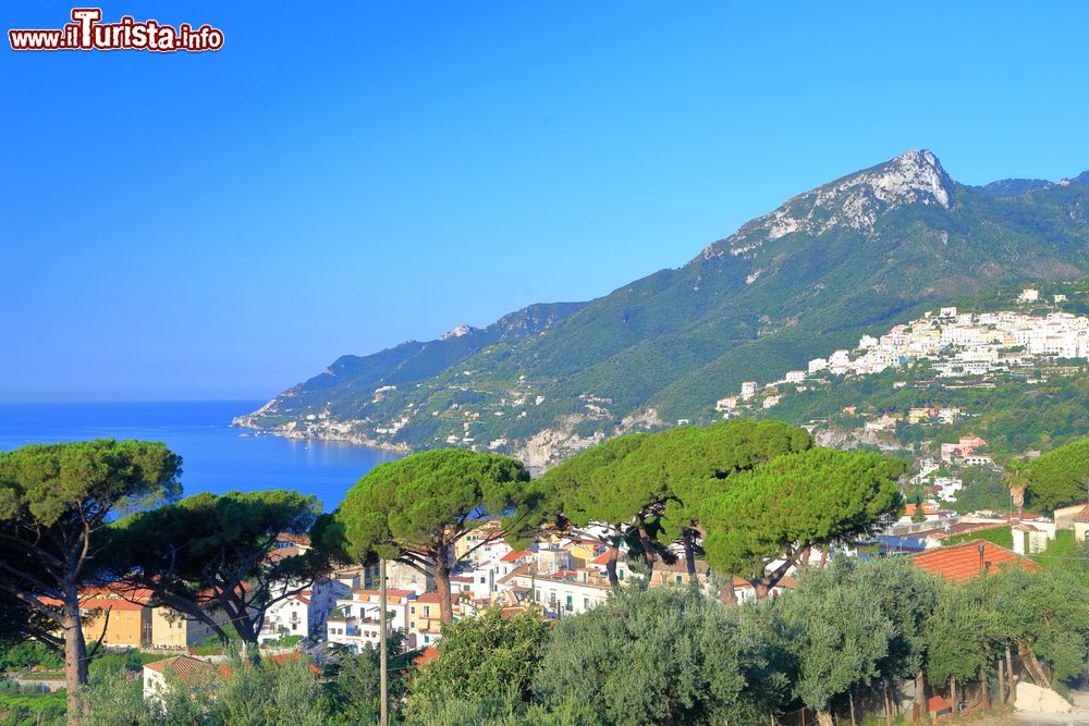 Immagine Costruzioni tradizionali nella città di Vietri sul Mare, Campania, Italia.