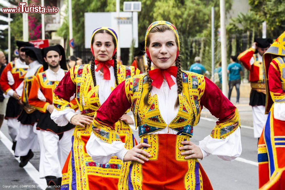Immagine Costumi tipici di Desulo, viallaggio sulle pendici del Gennargentu in Sardegna - © GIANFRI58 / Shutterstock.com