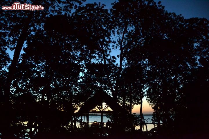 Immagine Crab Shack, Watamu: immerso tra le mangrovie e affacciato sulla baia di Mida Creek, il ristorante Crab Shack vanta uno dei tramonti più spettacolari di tutto il Kenya.