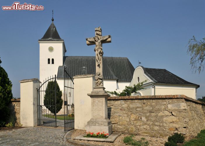 Immagine Croce in pietra nella chiesa della Santa Trinità a Zatcany, Brno. Questa graziosa chiesetta risale all'XI° secolo - © 112429856 / Shutterstock.com