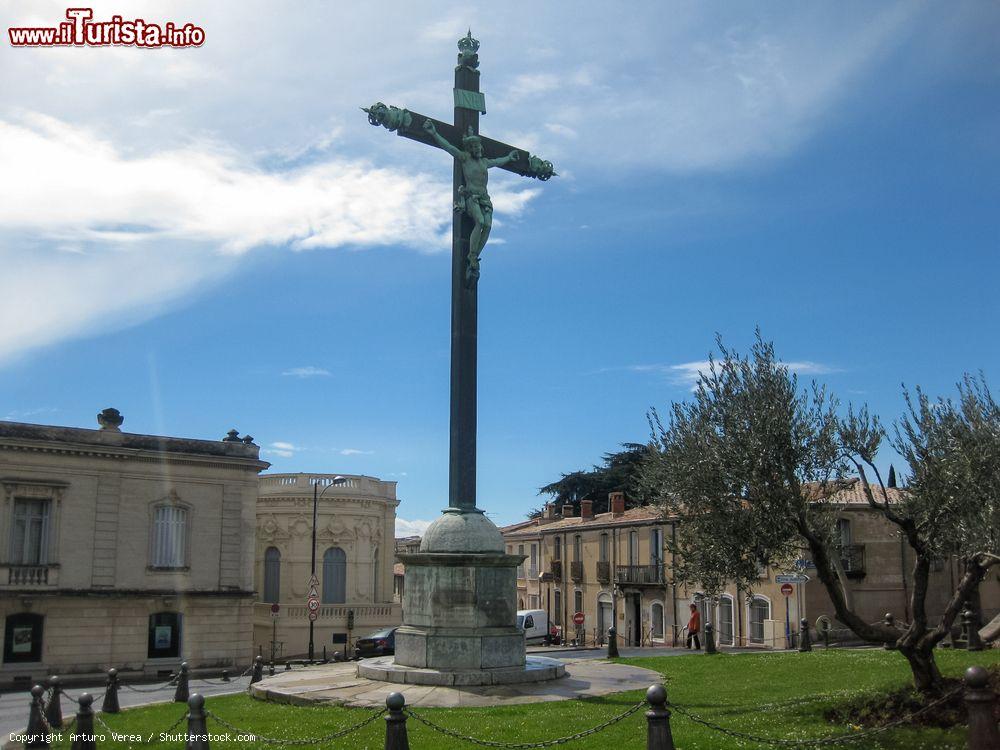 Immagine Croce in Place du Peyrou a Montpellier, Occitania (Francia) - © Arturo Verea / Shutterstock.com