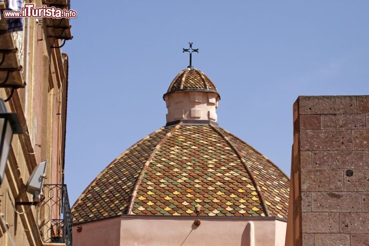 Immagine La cupola della chiesa principale (Santa Chiara) di Iglesias in Sardegna - © Shutterschock / Shutterstock.com