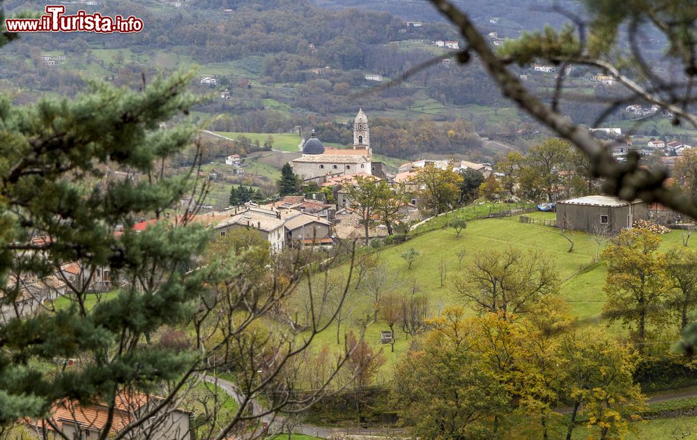 Immagine Il borgo di Cusano Mutri nel paesaggio del Matese, in Campania