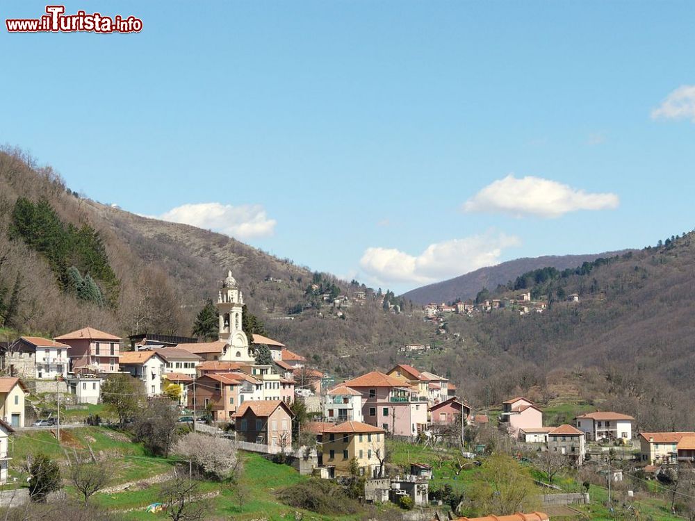 Immagine Davagna, Liguria: una veduta del borgo della zona di Genova - Opera propria, CC BY-SA 3.0, Collegamento