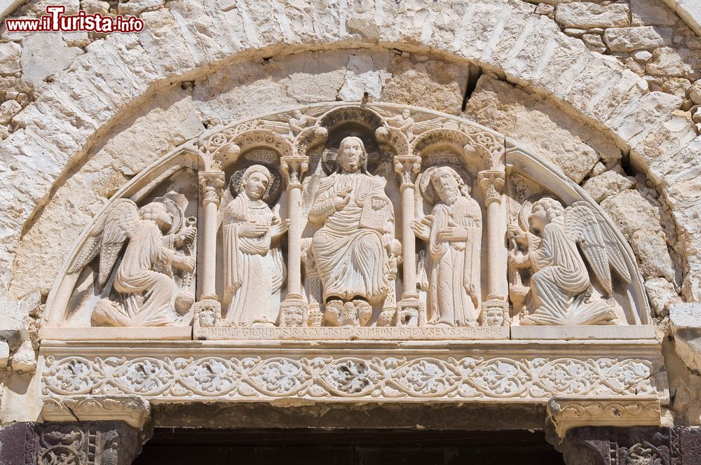 Immagine Decorazione della chiesa di Sant'Andrea a Barletta, Puglia. Le prime testimonianze di questo edificio di culto risalgono al XII° secolo.