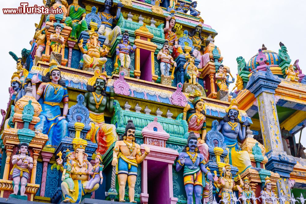 Immagine Dettaglio delle decorazioni del Kali Amman Temple, celebre tempio indù di Negombo, Sri Lanka.