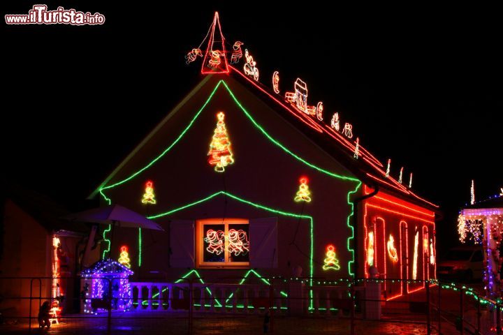 Immagine Decorazioni natalizie nel centro di Chalon-sur-Saône (Borgogna, Francia) - foto © Natursports / Shutterstock.com