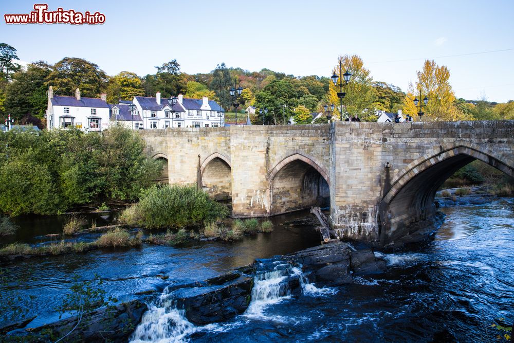 Immagine Una vista sul famoso Dee Bridge che attraversa il fiume Dee nella cittadina di Llangollen (Galles).