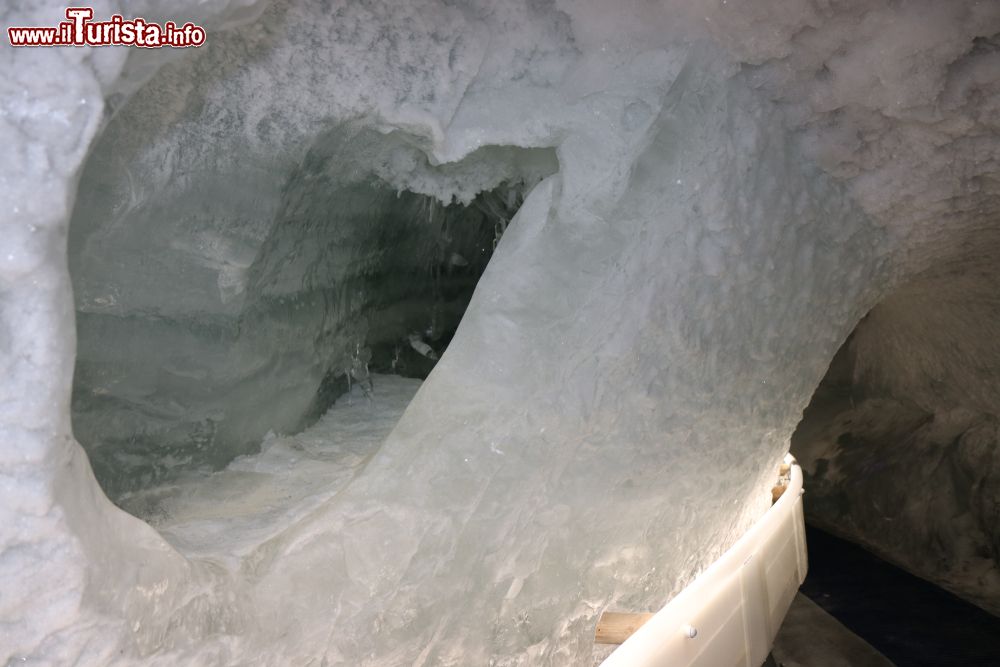 Immagine Dentro ad un ghiacciaio del Vallese in Svizzera.