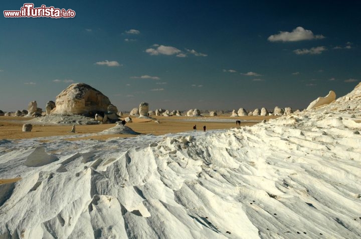 Immagine Deserto bianco rocce egitto: è uno dei deserti più spettacolari del mondo. Si tratta di una zona un tempo ricoperta dal mare, le concrezioni calcaree sono poi state erose crendo dei magnifici paesaggi da favola.