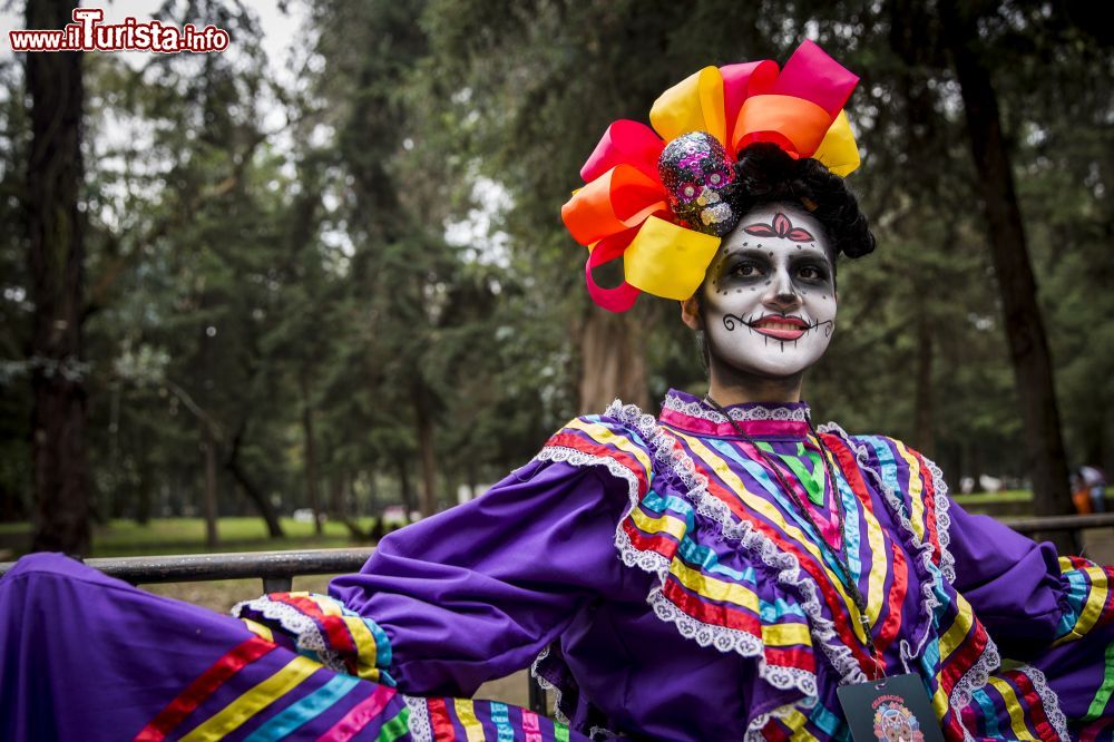 Immagine Il desfile del Día de Muertos si svolge nelle strade di Città del Messico con la partecipazione di carri allegorici, marionette, calaveras e catrinas.