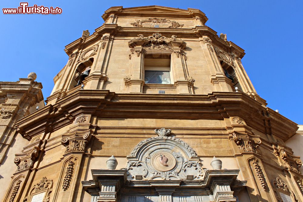 Immagine Dettaglio della chiesa dell'Addolorata nella città di Marsala, provincia di Trapani (Sicilia).